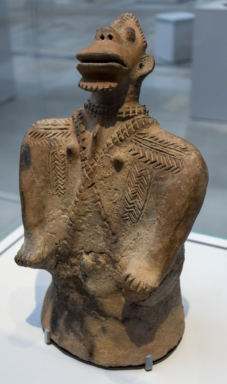 Statuette anthropomorphe de la civilisation sao, site de Tago au Tchad, 700–1000 — la culture du lac Tchad dans le monde du Kanem-Bornou