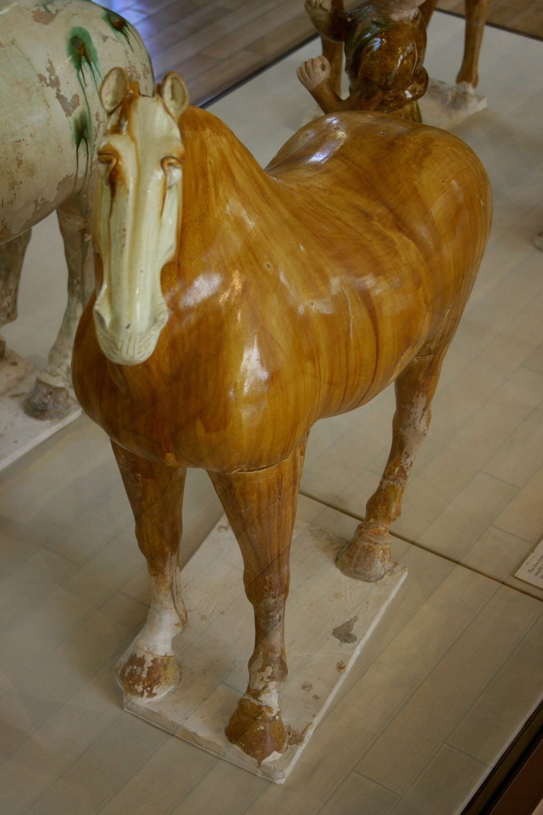 Figurines funéraires de la dynastie Tang au British Museum — gardiens de poterie d'une tombe chinoise des VIIᵉ–IXᵉ siècles