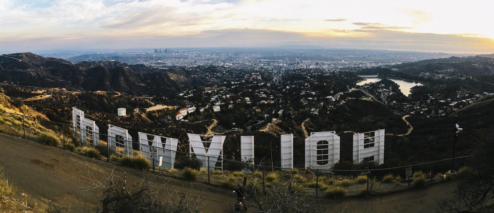Le panneau Hollywood sur les collines de Los Angeles — l'industrie que RJ Mitte a passé sa vie à vouloir changer