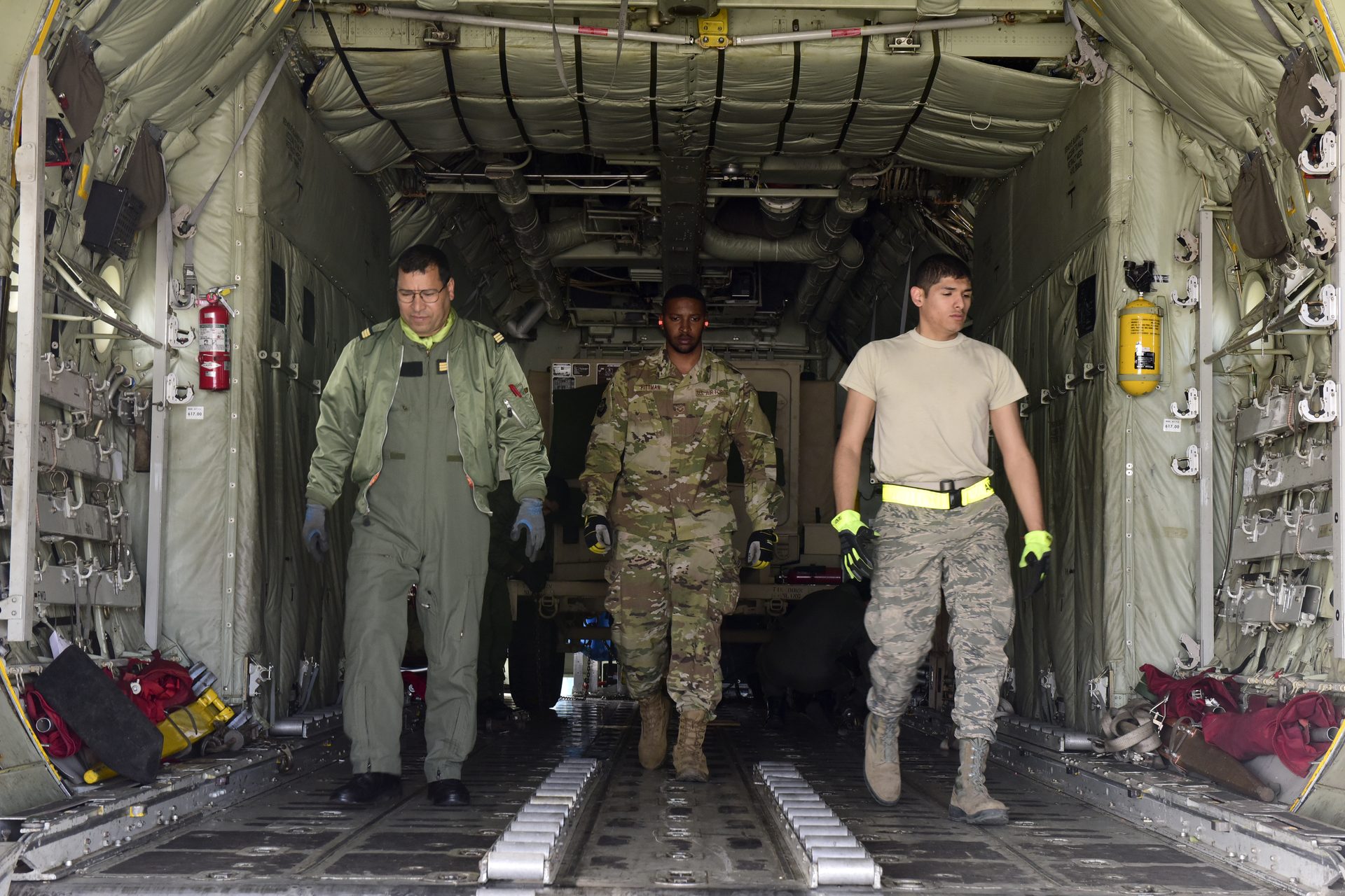 Un avion de transport C-130 Hercules des Forces royales air marocaines sur le tarmac — le type d’appareil acheminant désormais équipements et personnels entre le Maroc et le Libéria